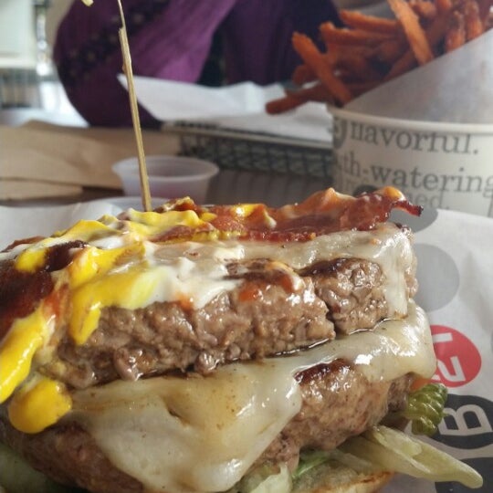 10/3/2014에 Joseph W.님이 Burger 21에서 찍은 사진
