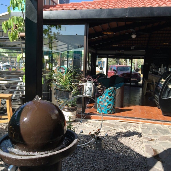 2/24/2016 tarihinde Ed R.ziyaretçi tarafından Los Reyes del Cafe'de çekilen fotoğraf