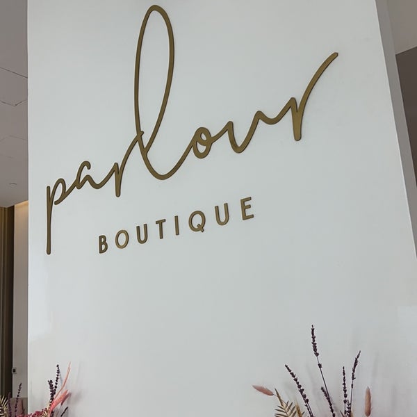 รูปภาพถ่ายที่ Parlour Boutique โดย M เมื่อ 6/30/2023