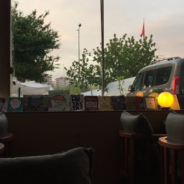 Photo taken at Ada Cafe Bakırköy by Ünal A. on 4/20/2019