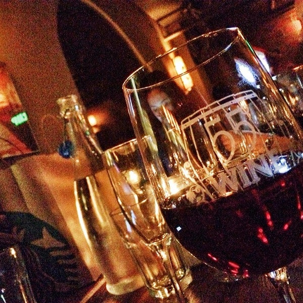 2/22/2014 tarihinde Pattie C.ziyaretçi tarafından 55° Wine Bar'de çekilen fotoğraf