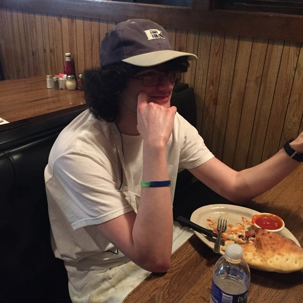 Yolandas Pizza Pizzeria in Monaca