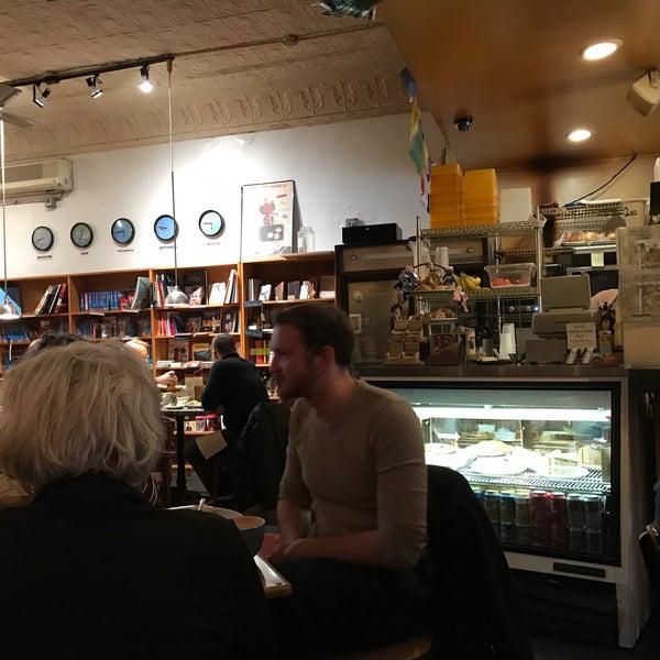4/29/2017にPaul G.がKopi Caféで撮った写真