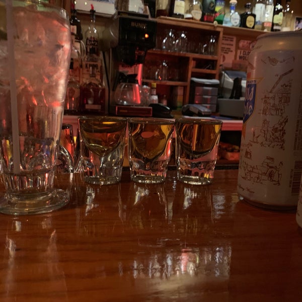 รูปภาพถ่ายที่ Guthrie&#39;s Tavern โดย Paul G. เมื่อ 6/15/2019