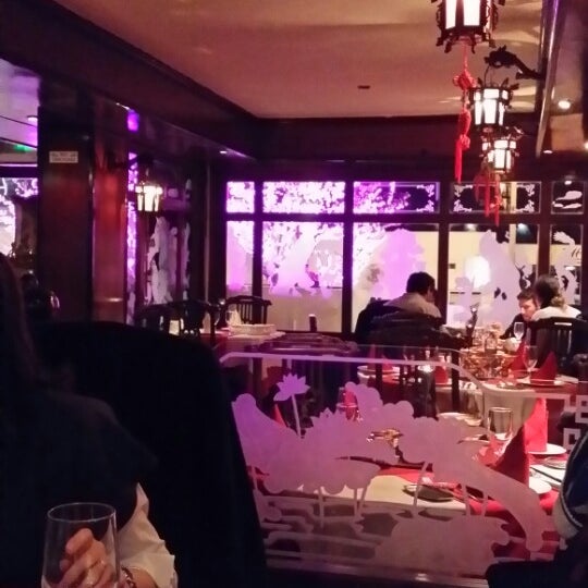 Снимок сделан в Chloe&#39;s Chinese Restaurant - Harbour пользователем Michael C.G. C. 3/2/2014