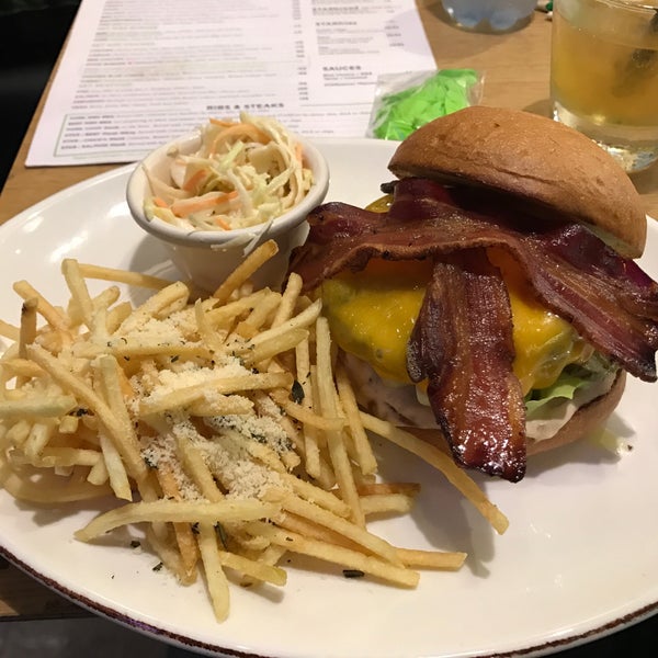 Foto diambil di Star Burger oleh Can K. pada 9/1/2018