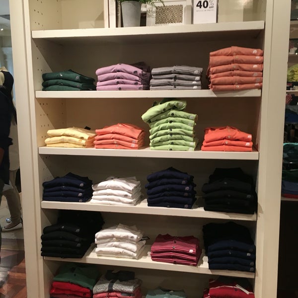 Banana Republic Clothing Store in Edmonton