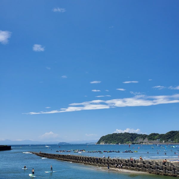 Photo taken at Zushi Beach by なが on 7/16/2023