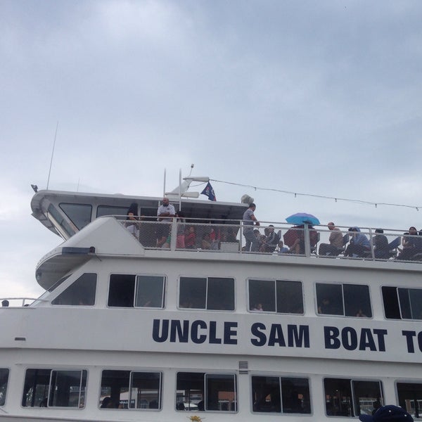 Foto diambil di Uncle Sam Boat Tours oleh Kunyarat K. pada 8/13/2016
