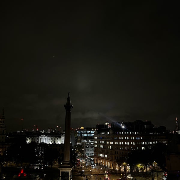 Снимок сделан в The Trafalgar St. James London, Curio Collection by Hilton пользователем Emm . 10/12/2023