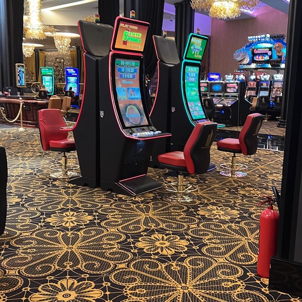 Foto diambil di Casino - Noah&#39;s Ark Hotel oleh Engin pada 4/11/2022