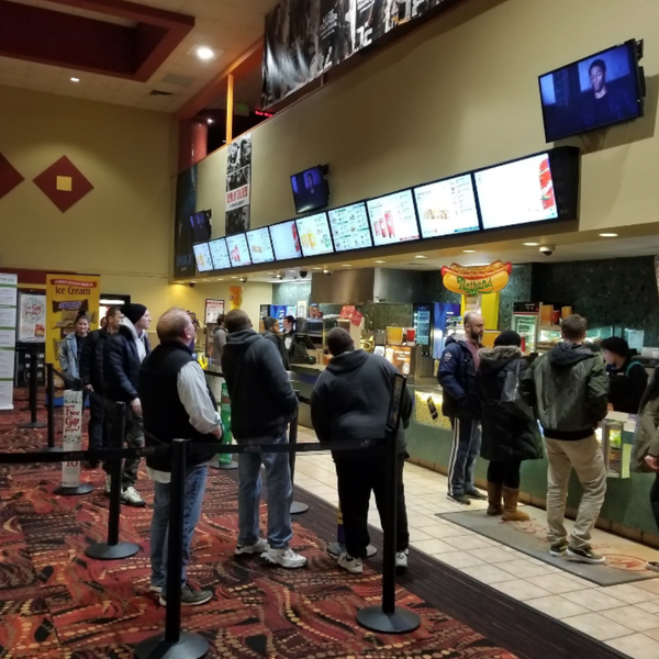 Regal UA Farmingdale & IMAX Farmingdale에서 영화관일에서의 사진