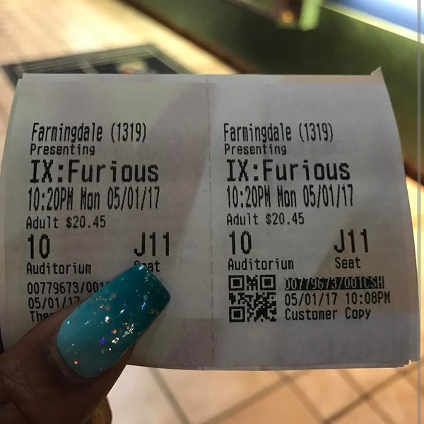 Regal UA Farmingdale & IMAX Farmingdale에서 영화관일에서의 사진