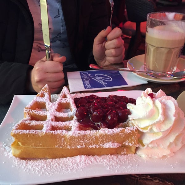 11/13/2015 tarihinde Pini Ö.ziyaretçi tarafından Café Riese'de çekilen fotoğraf