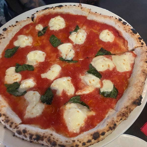 10/14/2022 tarihinde Danielle S.ziyaretçi tarafından Pizza Rock'de çekilen fotoğraf