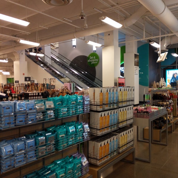 Nordstrom Rack Lincoln Park Discount Store