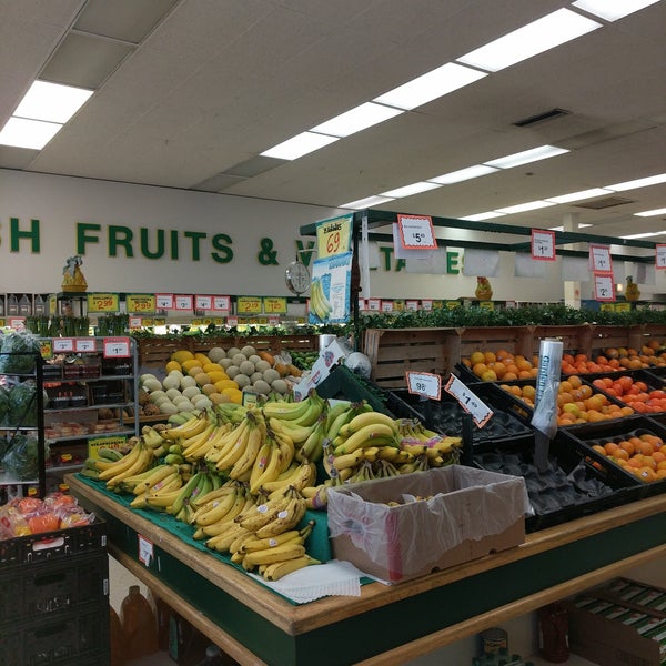The Produce Center Grocery Store in Norwood Park