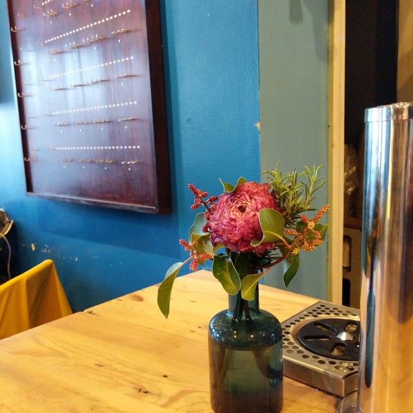 Photo taken at Ipsento Coffee House by narni on 2/1/2018