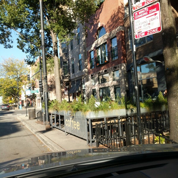 รูปภาพถ่ายที่ Caffe Streets โดย narni เมื่อ 10/9/2017