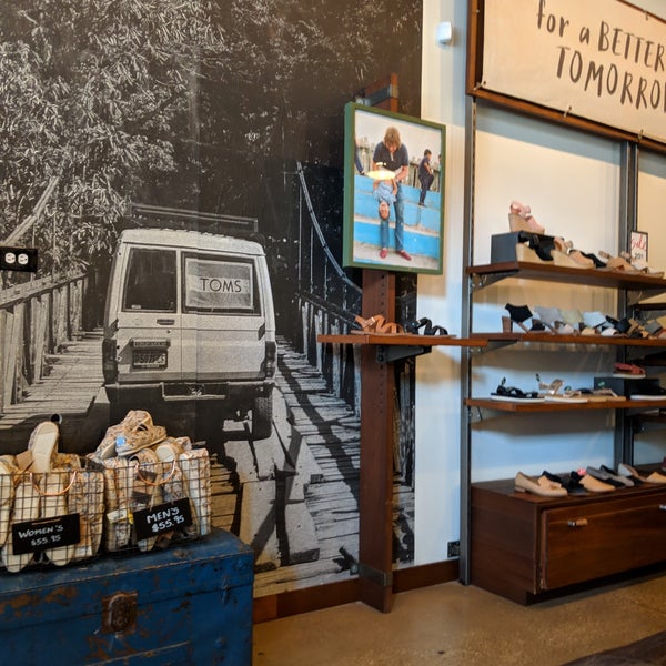 toms store philippines