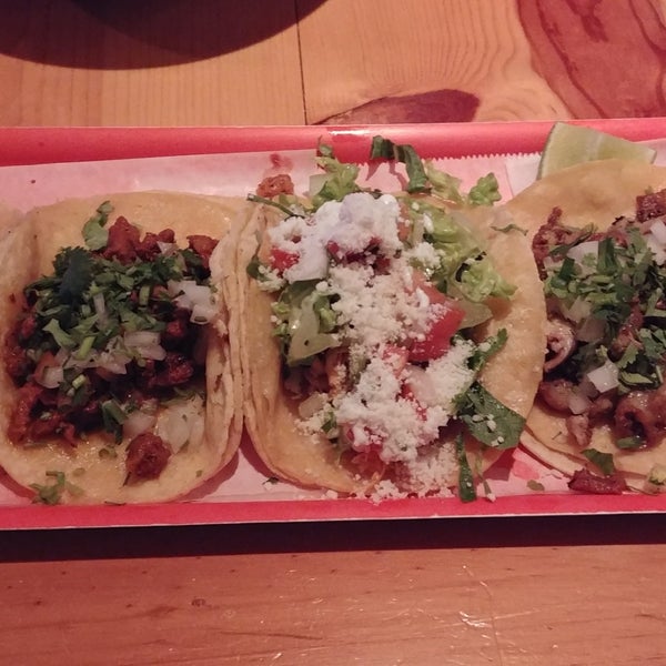 1/25/2018 tarihinde Terrenceziyaretçi tarafından Tacos Tequilas'de çekilen fotoğraf