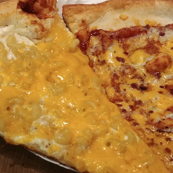 10/23/2018にTerrenceがIan&#39;s Pizzaで撮った写真