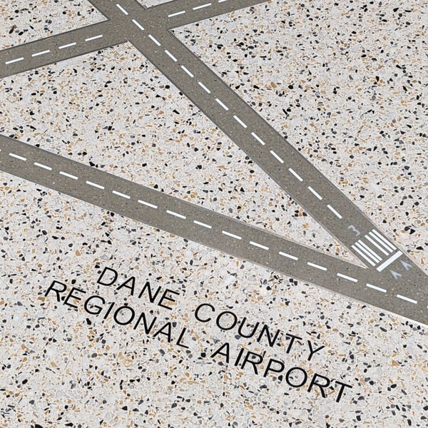 Foto tirada no(a) Dane County Regional Airport (MSN) por Terrence em 3/17/2024