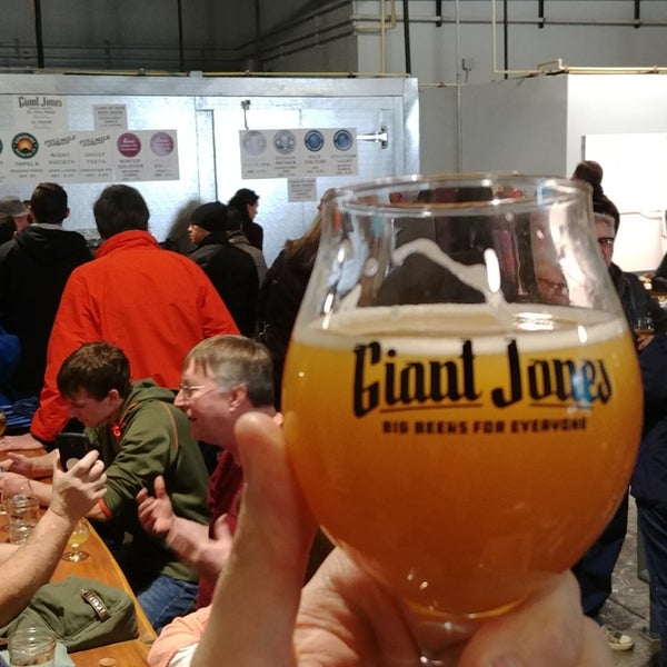 2/10/2019 tarihinde Terrenceziyaretçi tarafından Giant Jones Brewing Company'de çekilen fotoğraf