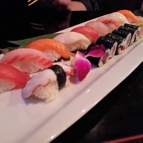 Photo prise au Fujiyama Sushi par Terrence le8/17/2013