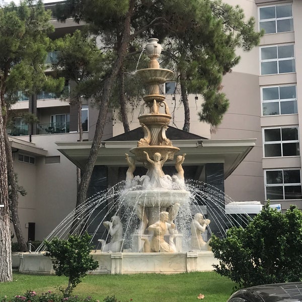 รูปภาพถ่ายที่ Papillon Ayscha Hotel โดย İsmet Ö. เมื่อ 7/23/2021