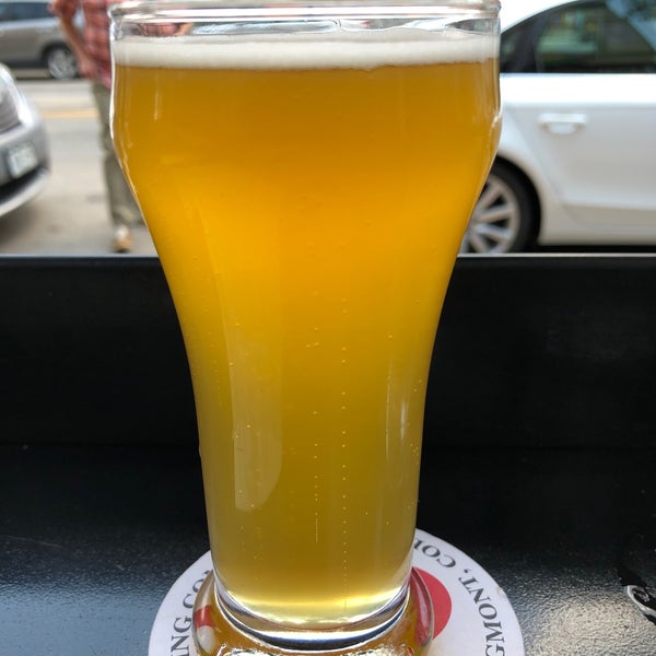Photo taken at Mountain Sun Pub &amp; Brewery by Sam P. on 8/6/2019