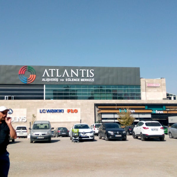 รูปภาพถ่ายที่ Atlantis Alışveriş ve Eğlence Merkezi โดย Sinem B. เมื่อ 10/5/2016