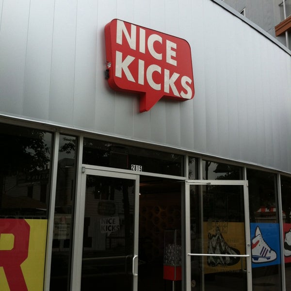 Foto tirada no(a) Nice Kicks por Brian R. em 5/16/2013