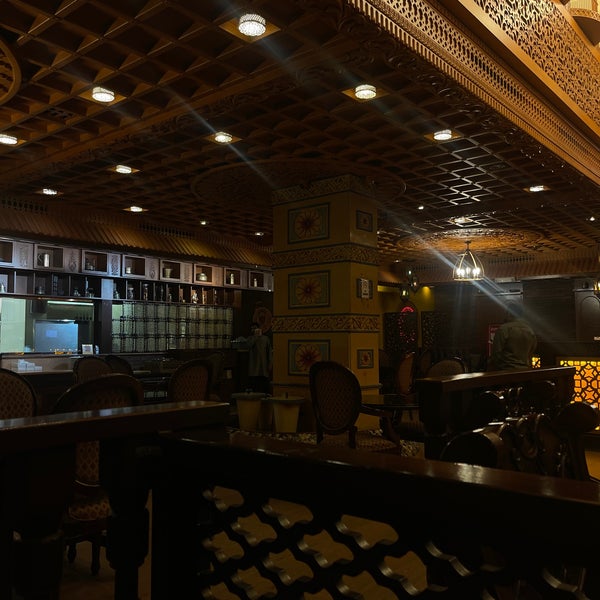 รูปภาพถ่ายที่ Shikara restaurant โดย Dr 💉 เมื่อ 8/16/2023