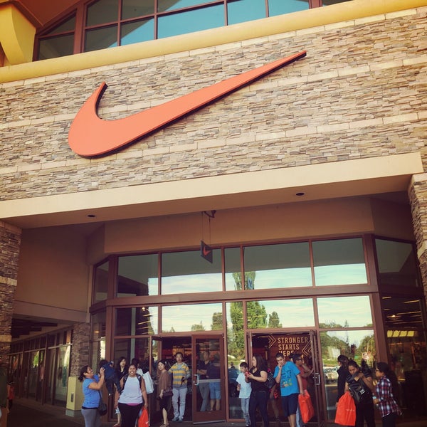 Nike store in woodburn online