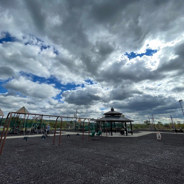 Overpeck Park Playground 3 tips from 444 visitors