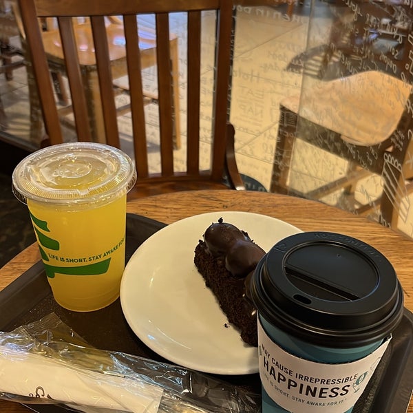 Photo taken at Caribou Coffee by Closed❌ on 7/5/2023