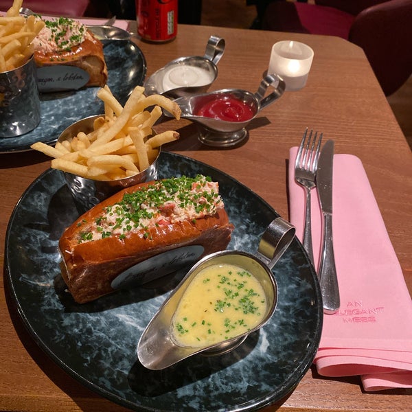Photo taken at Burger &amp; Lobster by FS🇸🇦 on 1/24/2024