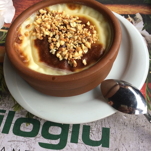 Foto diambil di Yeşiloğlu Restaurant oleh Gklp pada 7/23/2017
