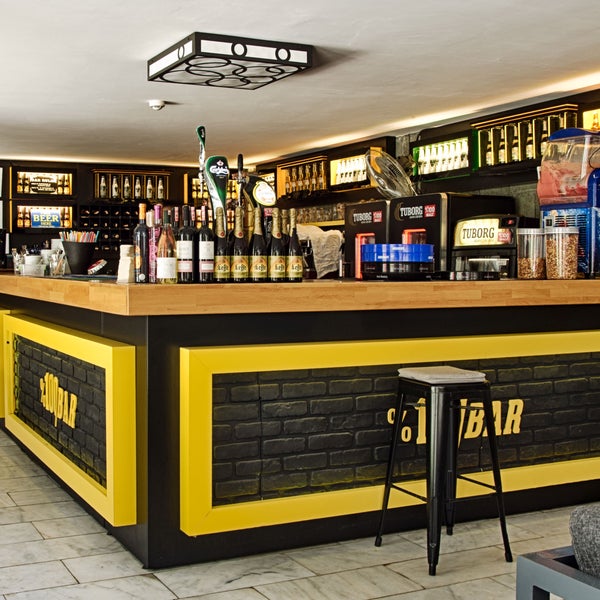 Foto tirada no(a) Oliver Cafe &amp; Bar por Oliver Cafe &amp; Bar em 9/14/2015