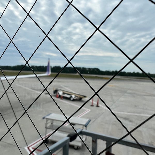 Foto tirada no(a) Wilmington International Airport (ILM) por Ryan E. em 4/24/2023