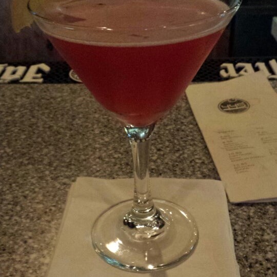 Foto tirada no(a) 445 Martini Lounge por Sarah M. em 6/14/2013