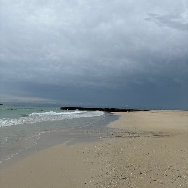 รูปภาพถ่ายที่ Kite Surf Beach โดย I.9 เมื่อ 5/2/2024