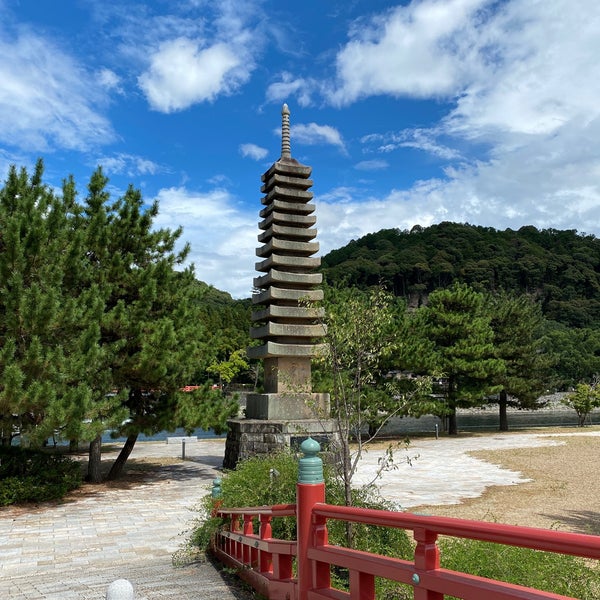 Photos A 十三重石塔 宇治塔川 Photos A 十三重石塔 宇治塔川