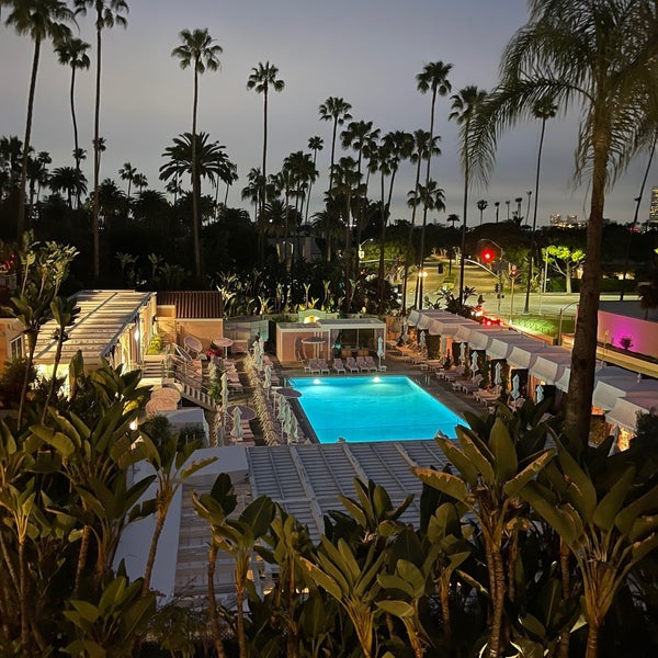 Foto diambil di Beverly Hills Hotel oleh A pada 6/15/2023