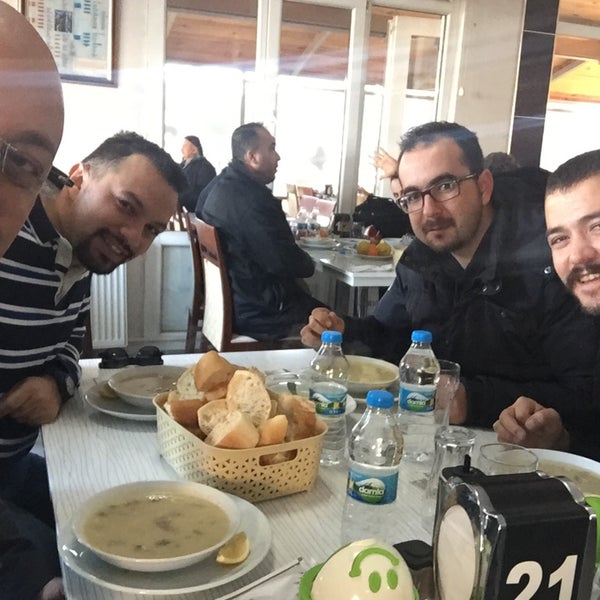 รูปภาพถ่ายที่ Oğuz Baran Restaurant โดย Erdem เมื่อ 12/4/2015
