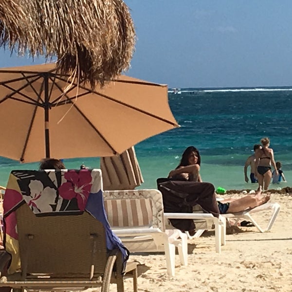 Foto scattata a Único Beach da Daniel C. il 1/1/2019