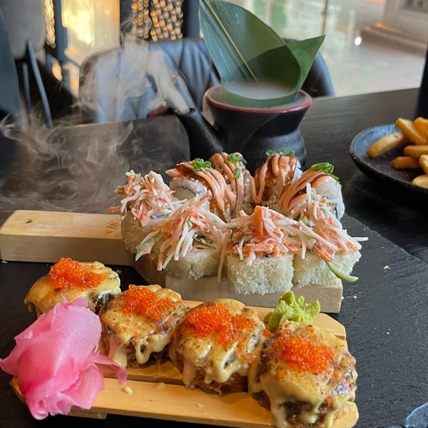Foto tomada en GOLD Sushi Club  por Eso..💛 el 1/1/2024