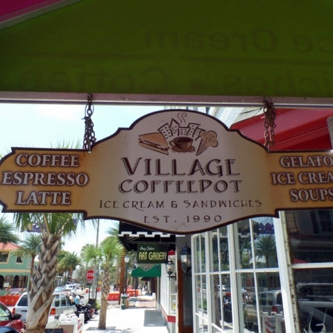 Снимок сделан в Village Coffee Pot of Mount Dora пользователем Village Coffee Pot of Mount Dora 9/9/2015