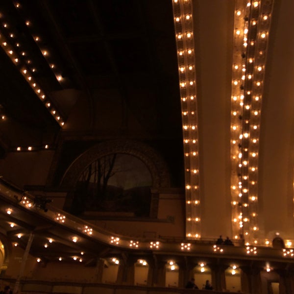 Снимок сделан в Auditorium Theatre пользователем Michael T. 4/9/2022